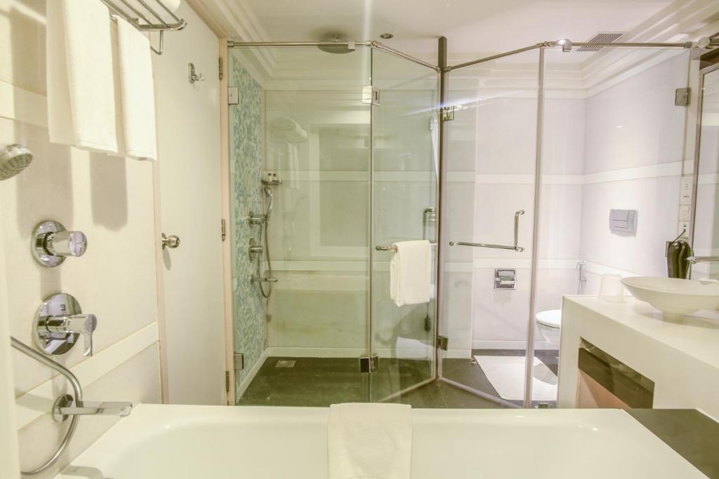 Shower at Caravela Beach Resort