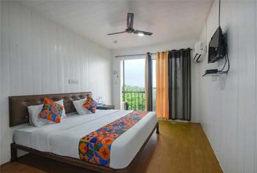 5 star hotel bedroom at FabExpress Vincy in Mandrem beach