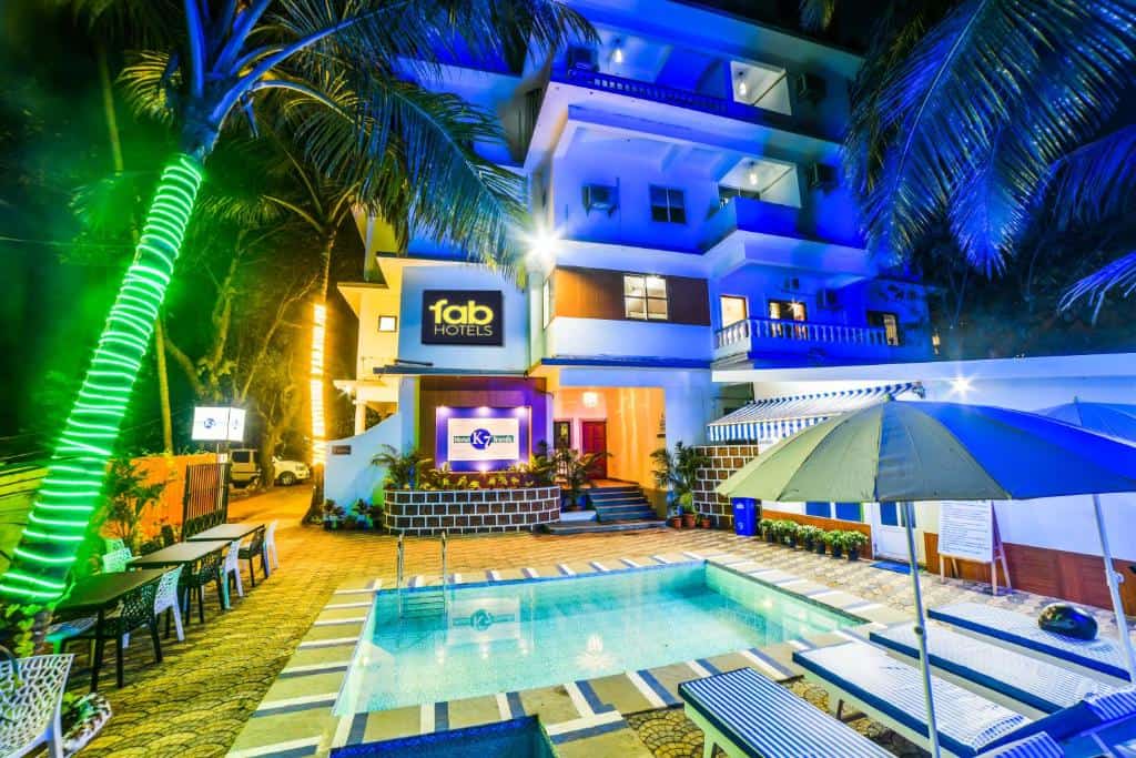 3 Star hotel Exterior swimming pool view at FabHotel in Calangute