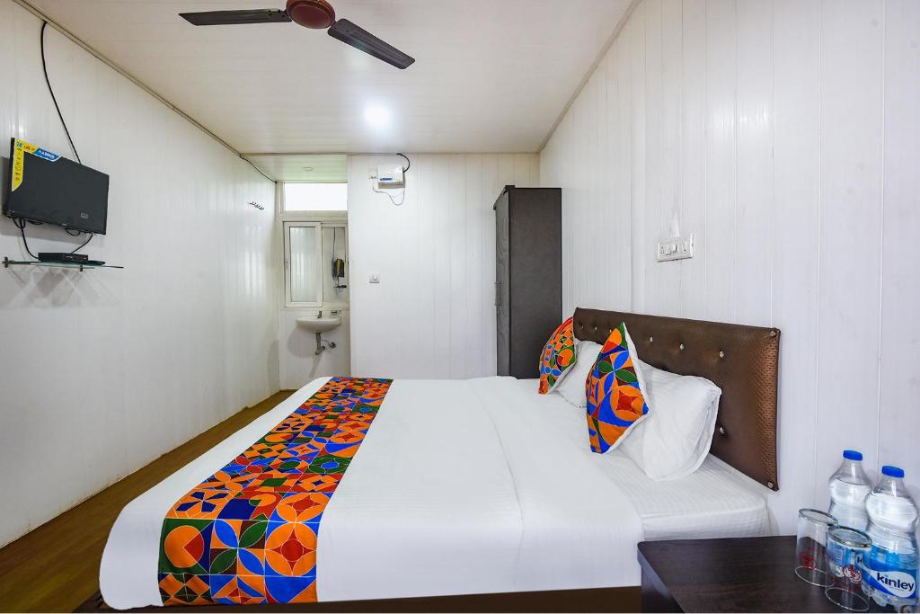 Bedroom with AC at FabExpress Vincy Place