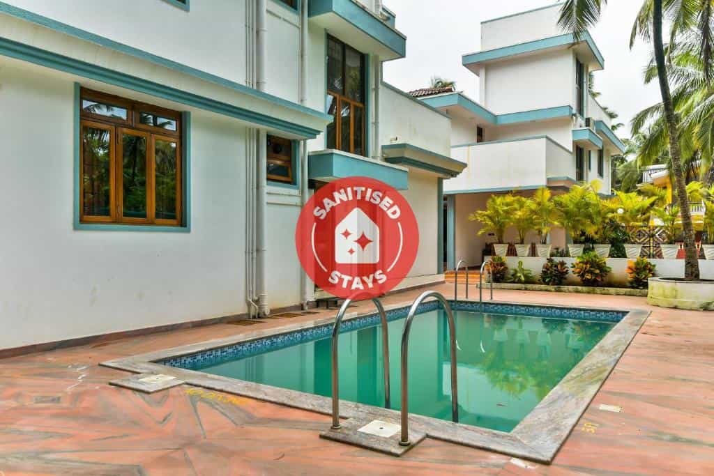 3 Star hotel Swimming pool with Exterior at  Meera Motels in Colva